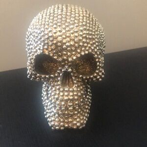 SHINY STUDDED SKULL